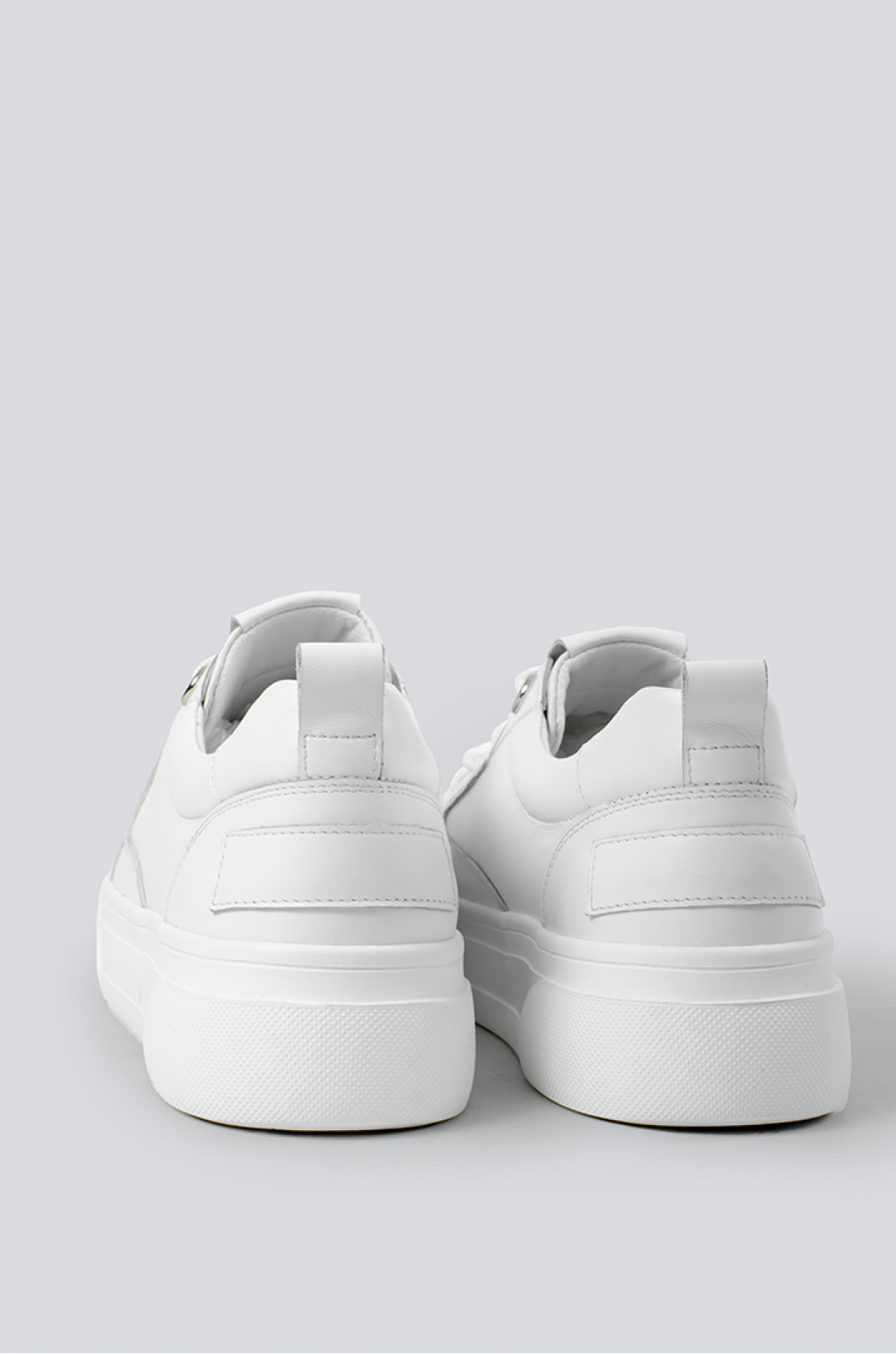Зручні білі кросівки великих розмірів