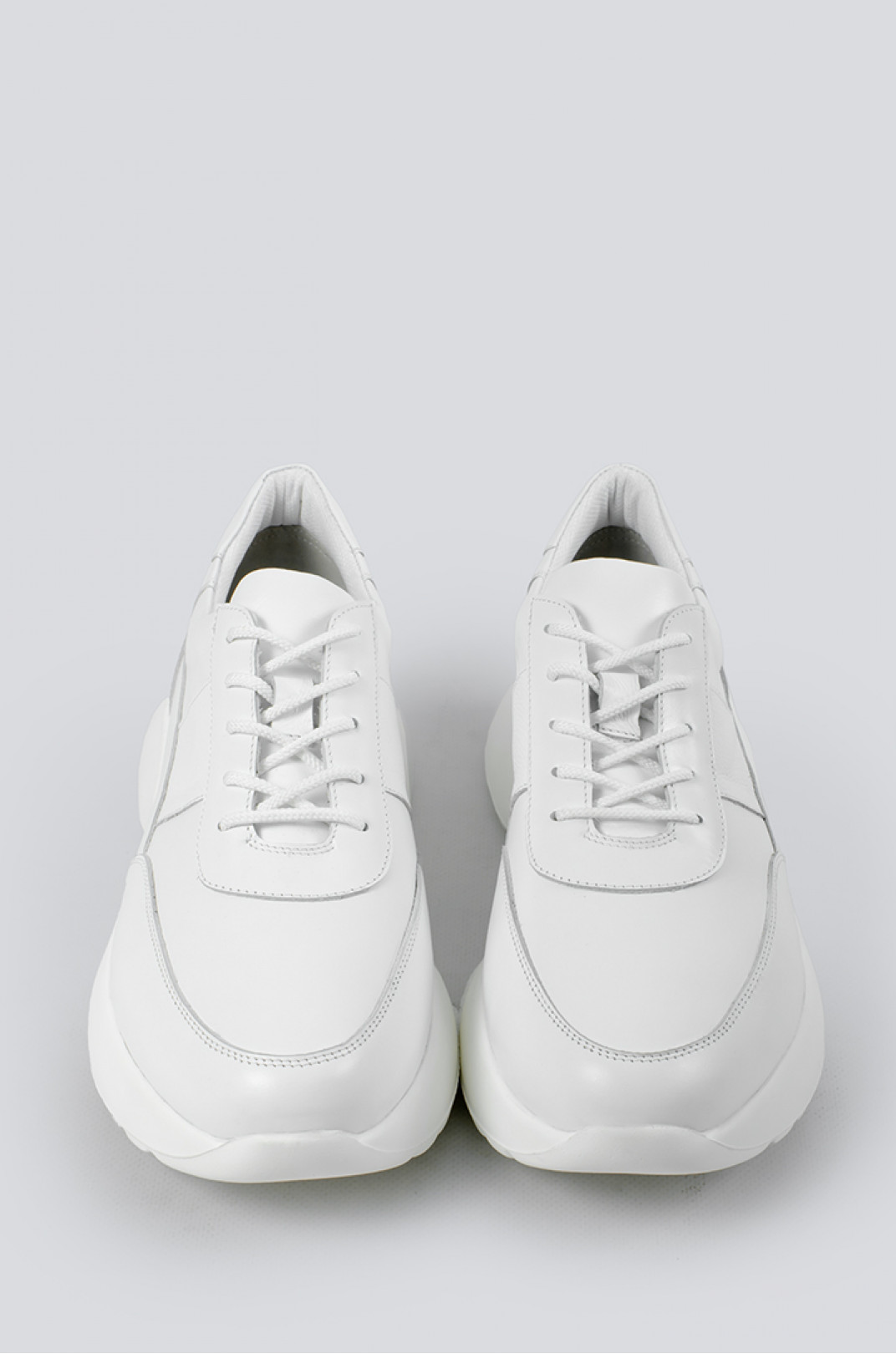 Білі шкіряні кросівки великих розмірів