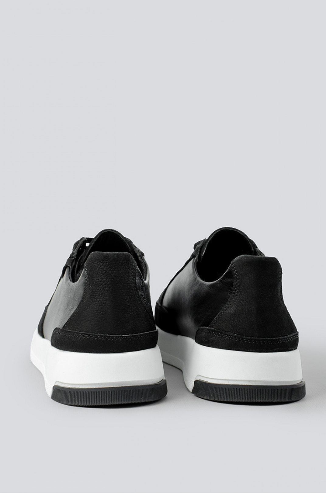 Чорно-білі кросівки на широку ніжку великих розмірів
