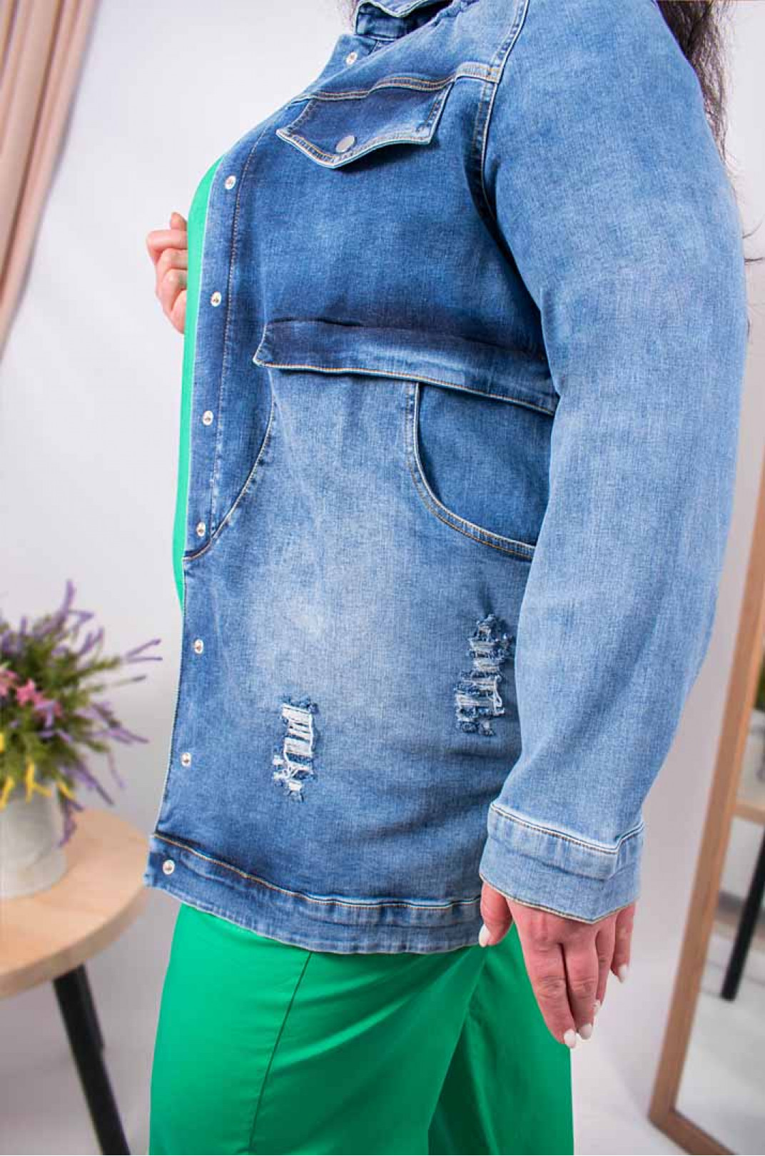 Куртка джинсова з нашитими кишенями
