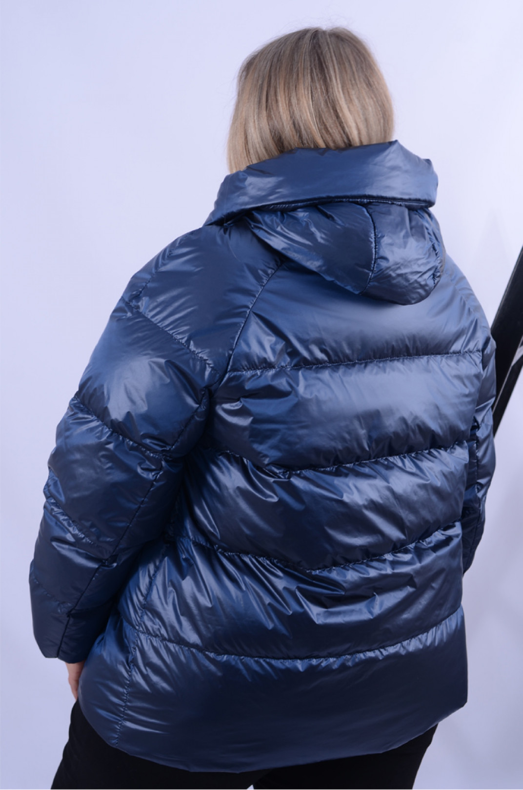 Куртка вкорочена зимова у стильному кольорі
