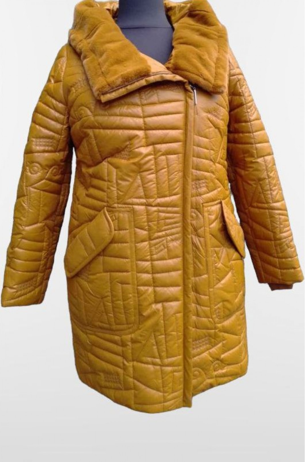 Яркая зимняя удлиненная куртка супер батал