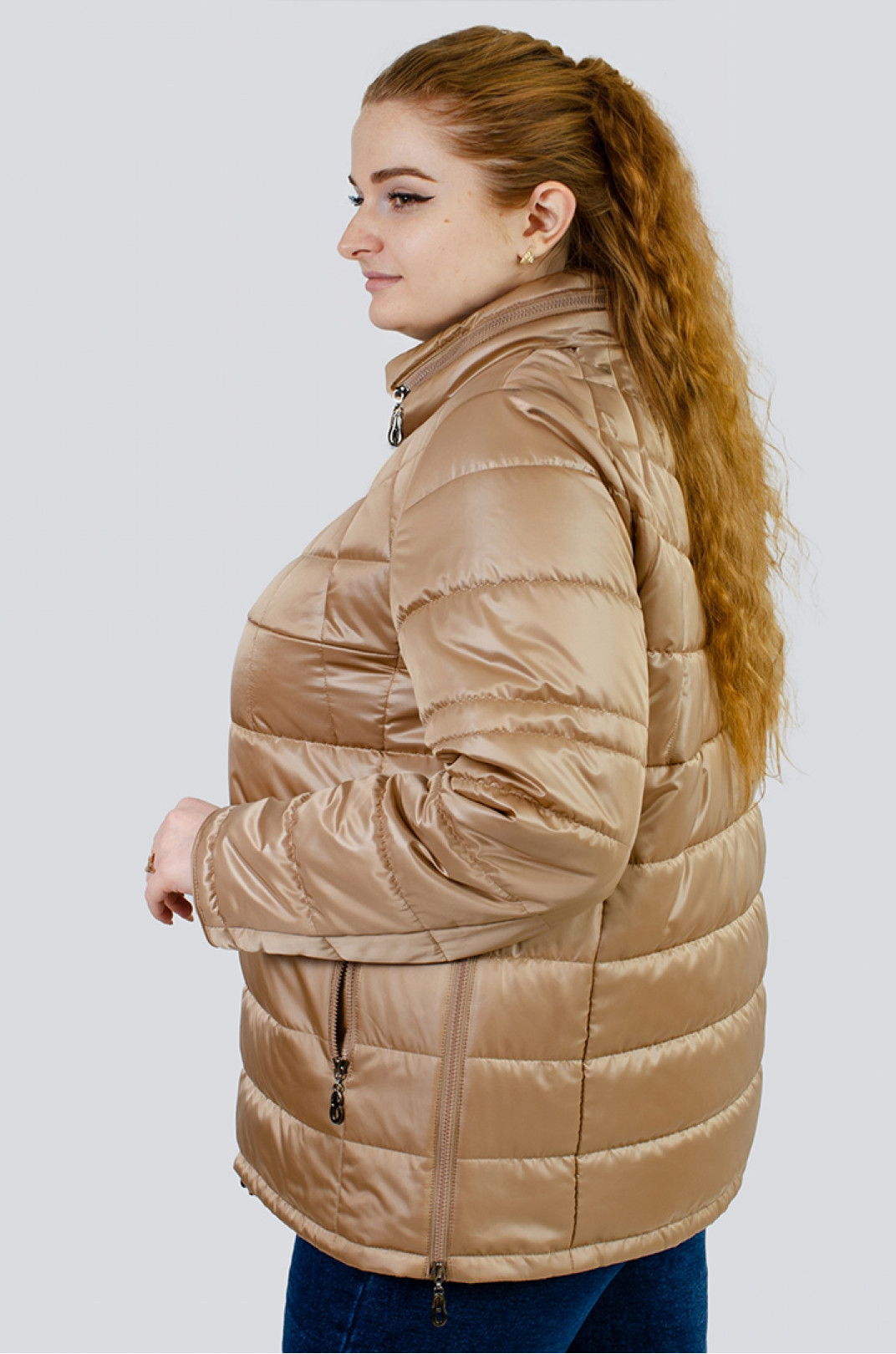 Легкая короткая стеганная куртка больших размеров