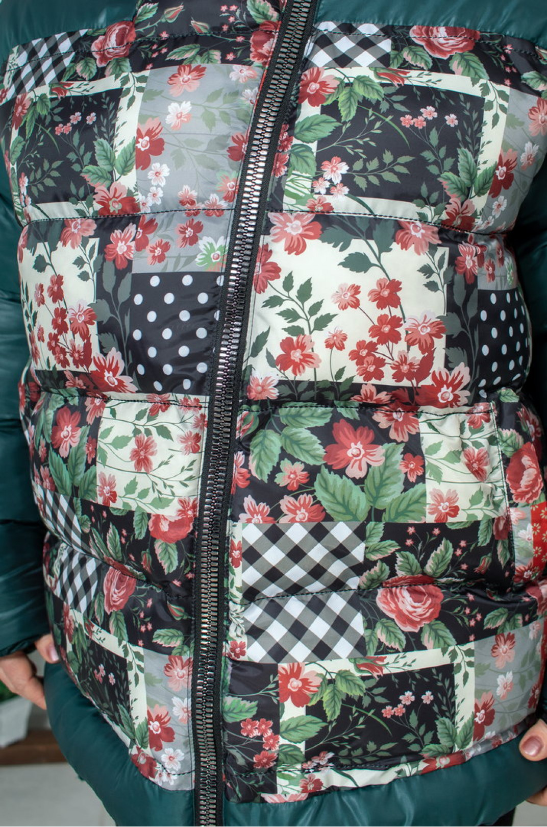 Коротка зимова куртка з квітковим принтом супер батал