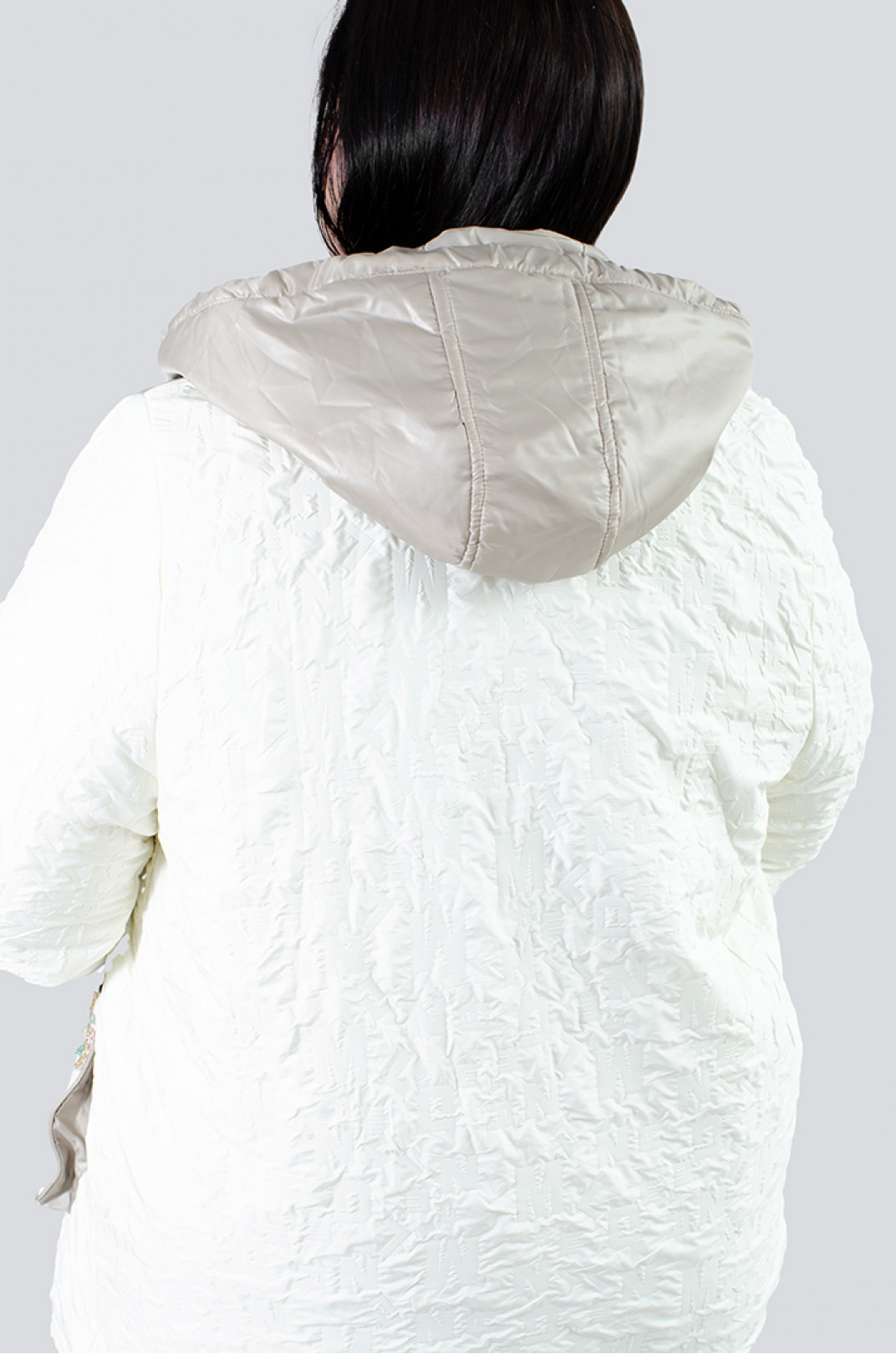 Куртка коротка прикрашена мереживом супер батал