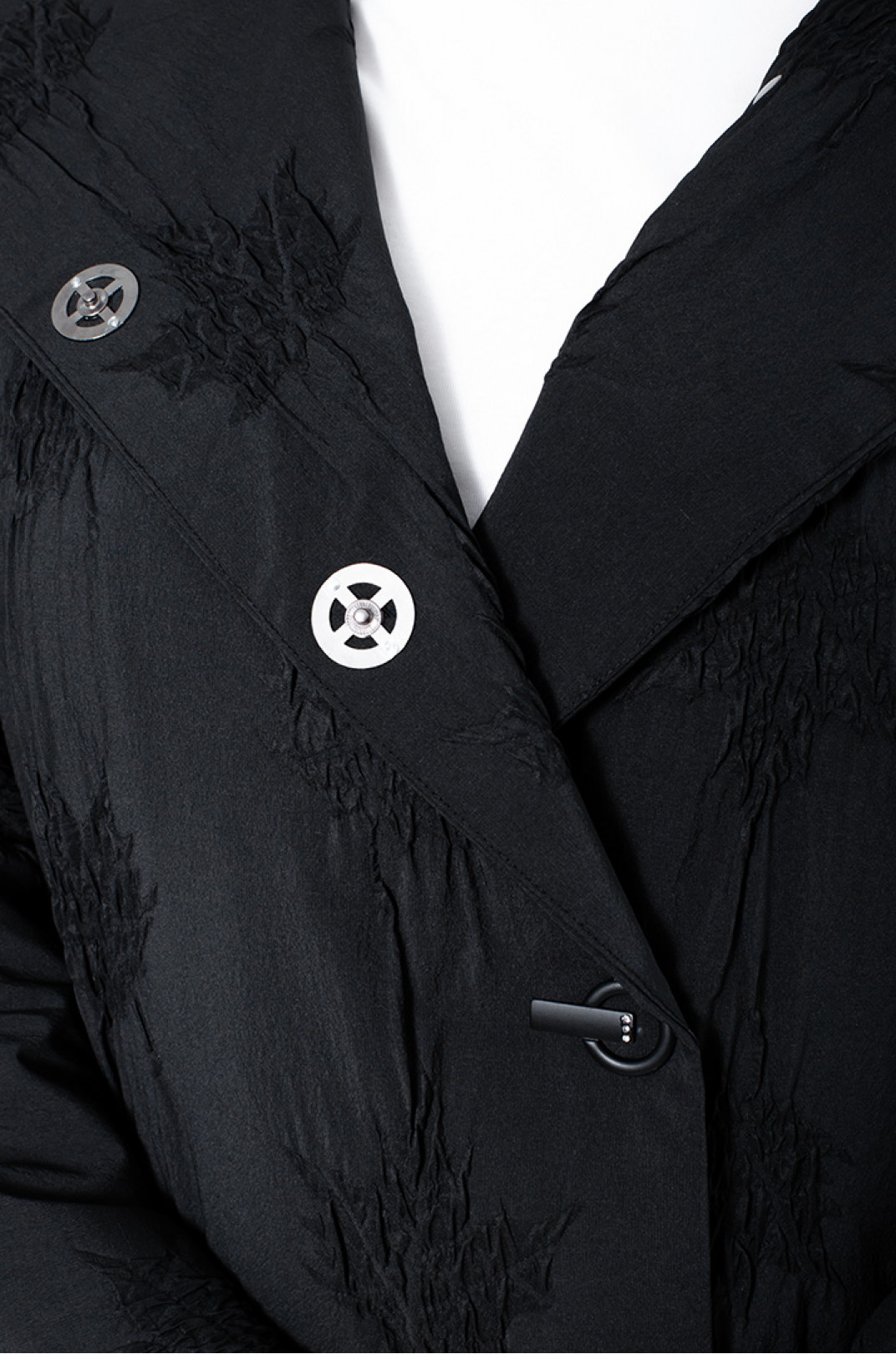 Легкая короткая куртка в текстурный узор супер батал