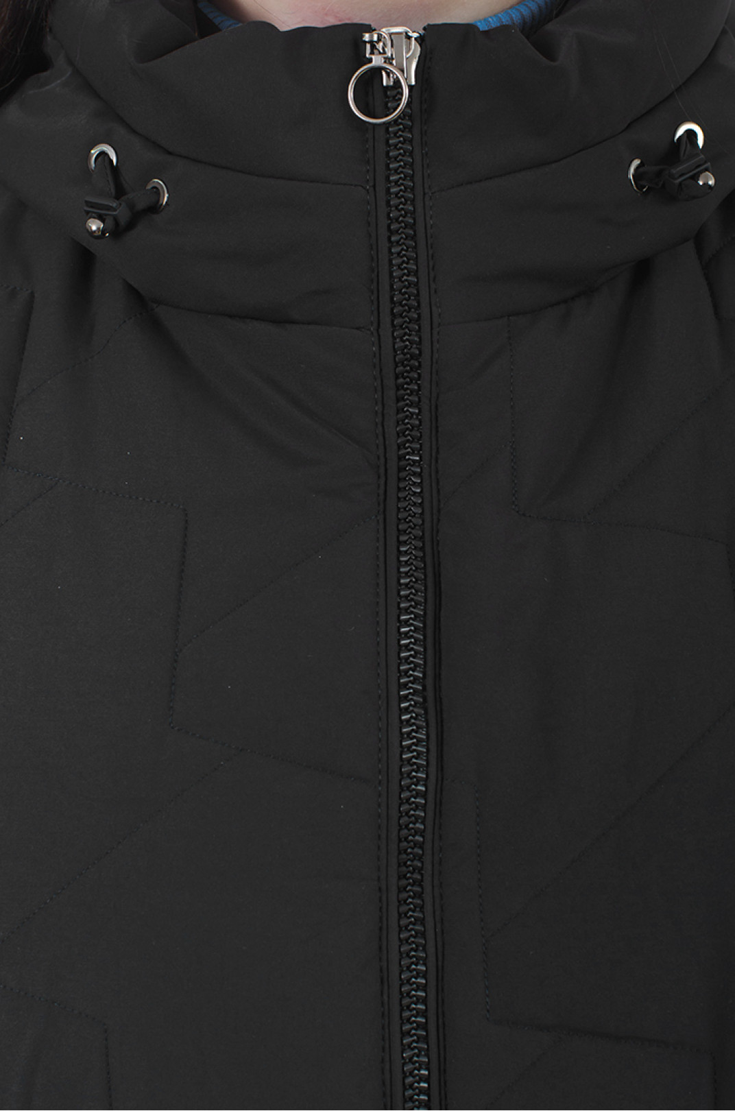 Черная стеганная куртка декорирована молниями супер батал