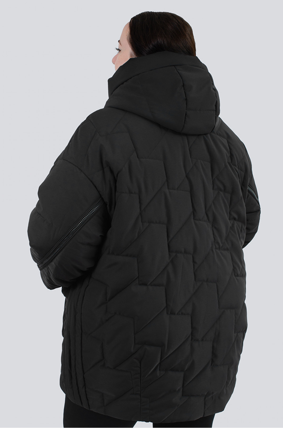 Чорна стьобана куртка декорована блискавками супер батал