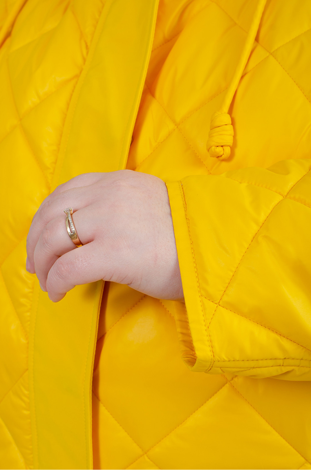 Куртка коротка в яскравих кольорах великих розмірів