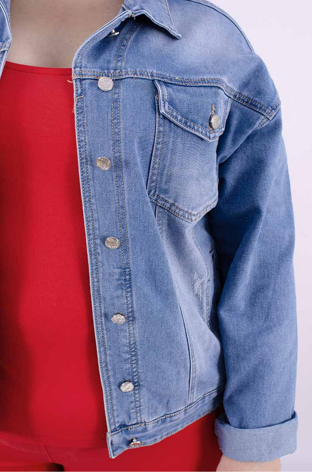Куртка джинсова з потертостями і кишенями батал
