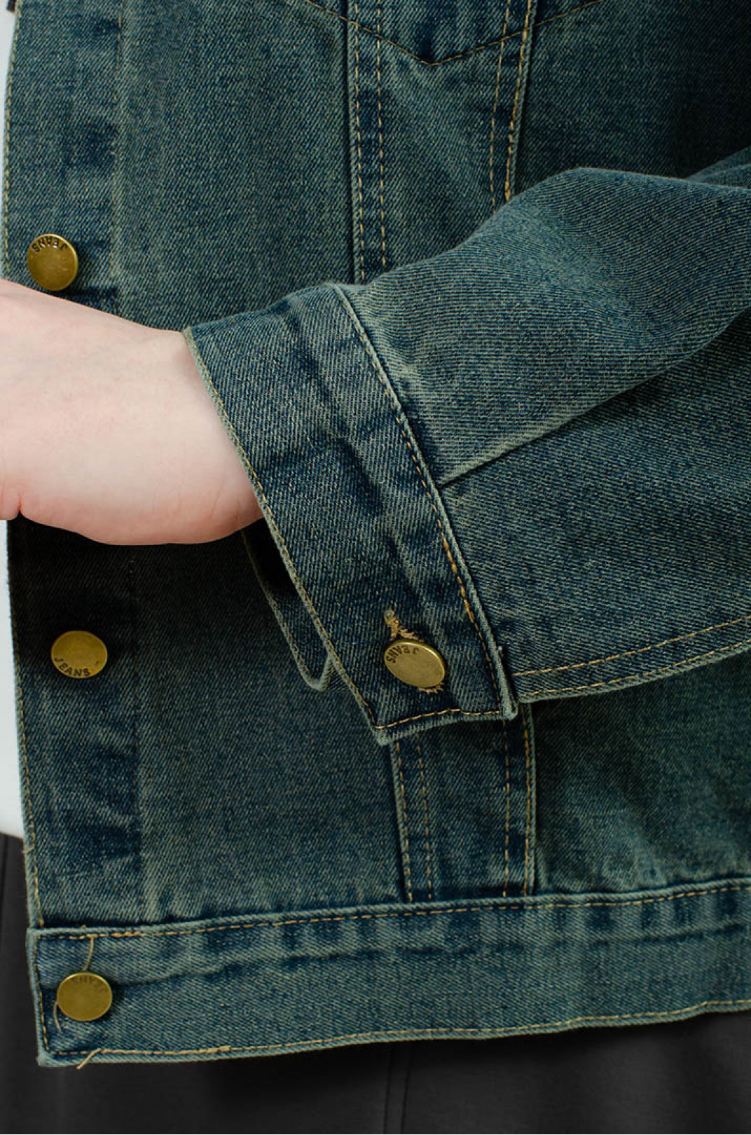 Стильна джинсова куртка великих розмірів
