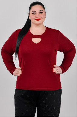 Стильный лонгслив с акцентным вырезом больших размеров