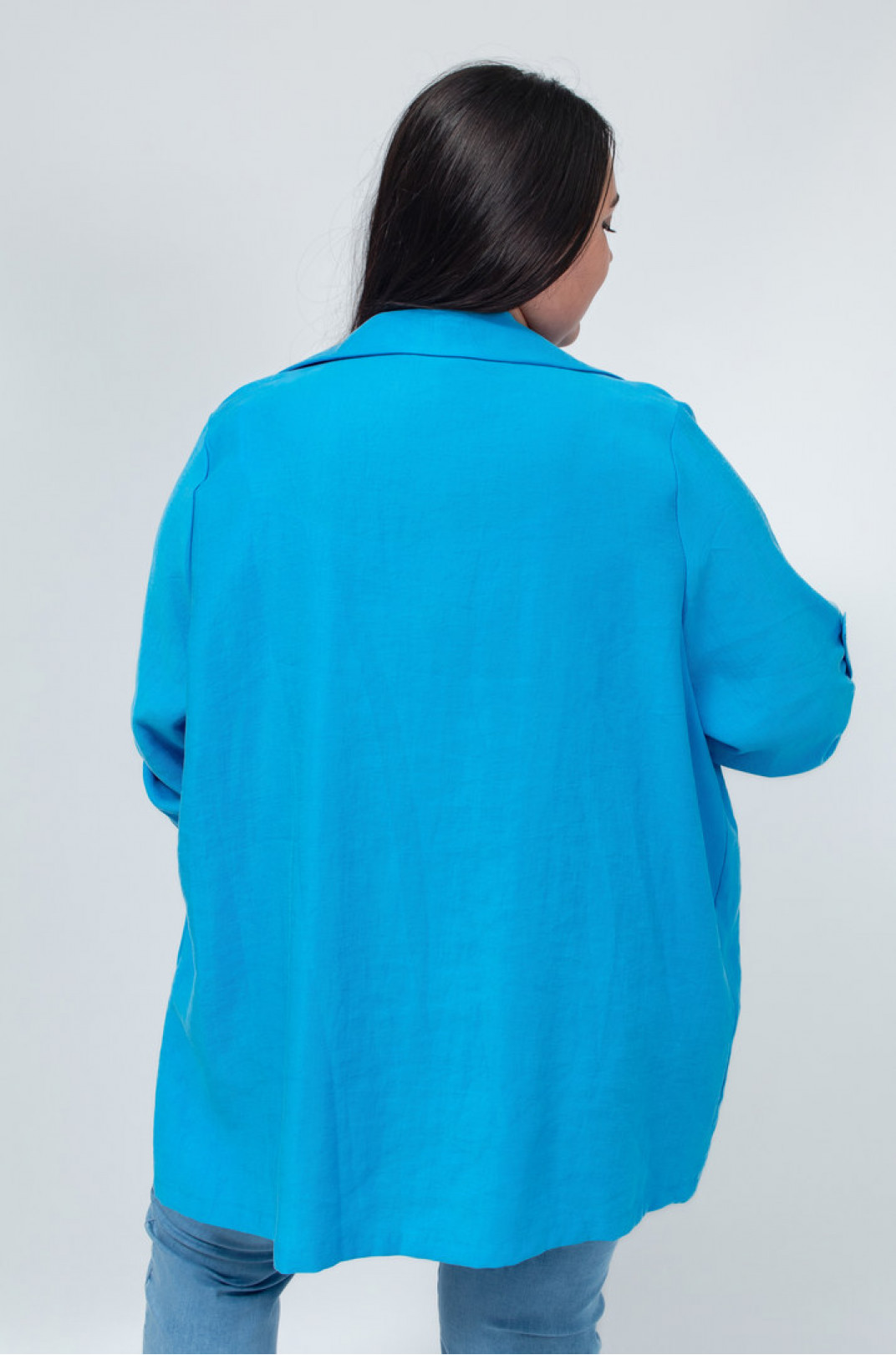 Джинсовый пиджак однотонный с декором батал