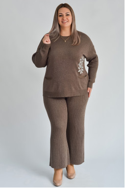 Прогулочный костюм с люрексовым эффектом и цветочным акцентом больших размеров