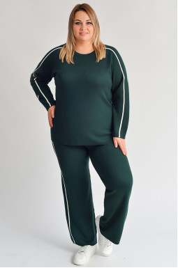 Прогулочный костюм с вертикальными акцентами больших размеров