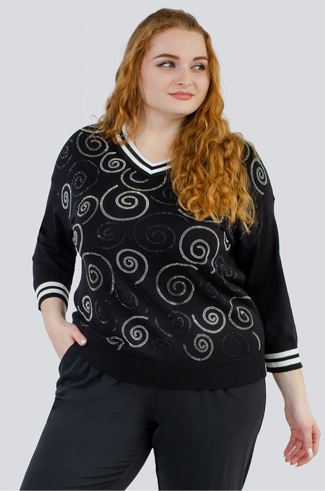Пуловер декорированный блестками больших размеров