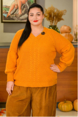 Пуловер с фактурной вязкой и украшением больших размеров