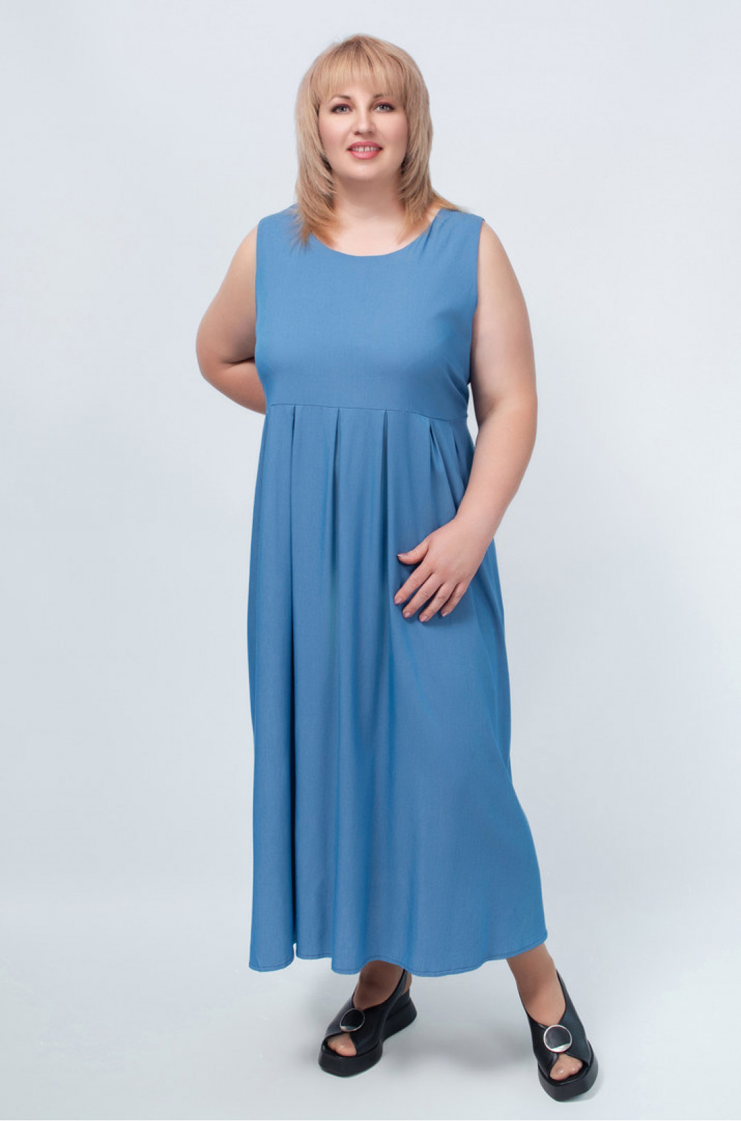Сарафан-сукня максі в лаконічному дизайні батал