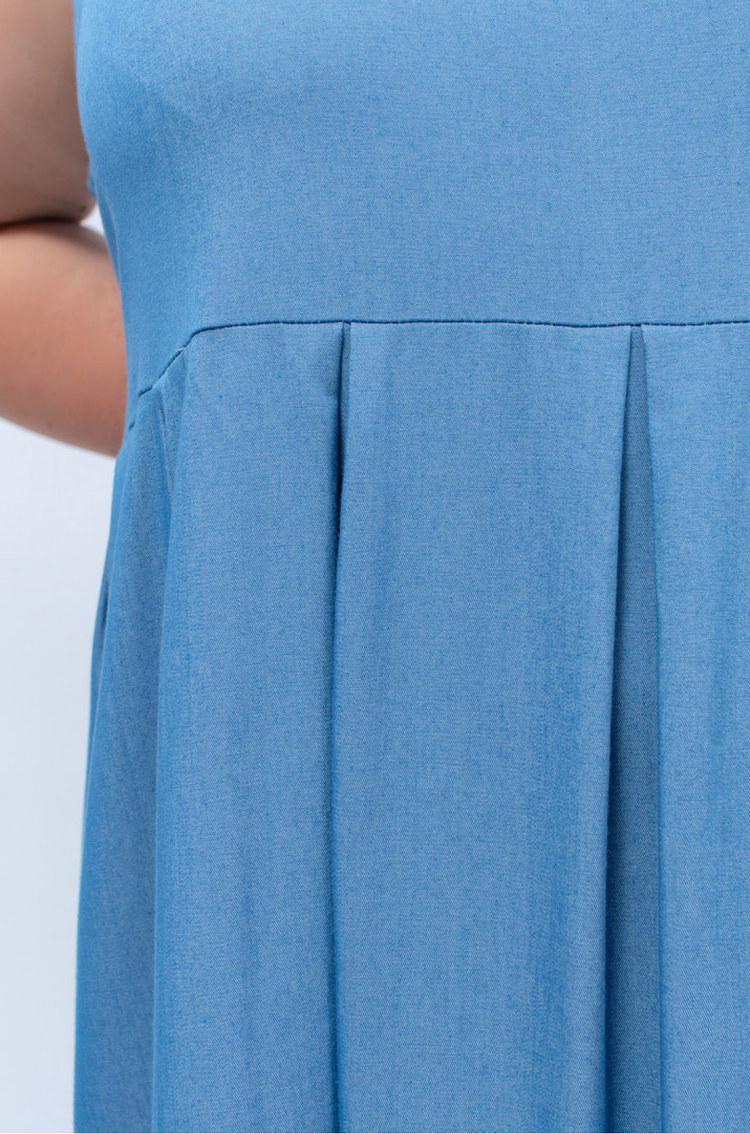 Сарафан-сукня максі в лаконічному дизайні батал