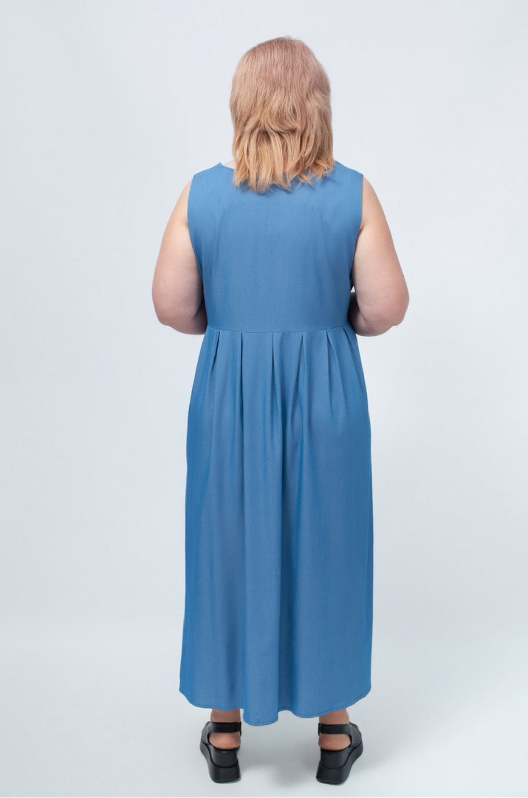 Сарафан-платье макси в лаконичном дизайне батал