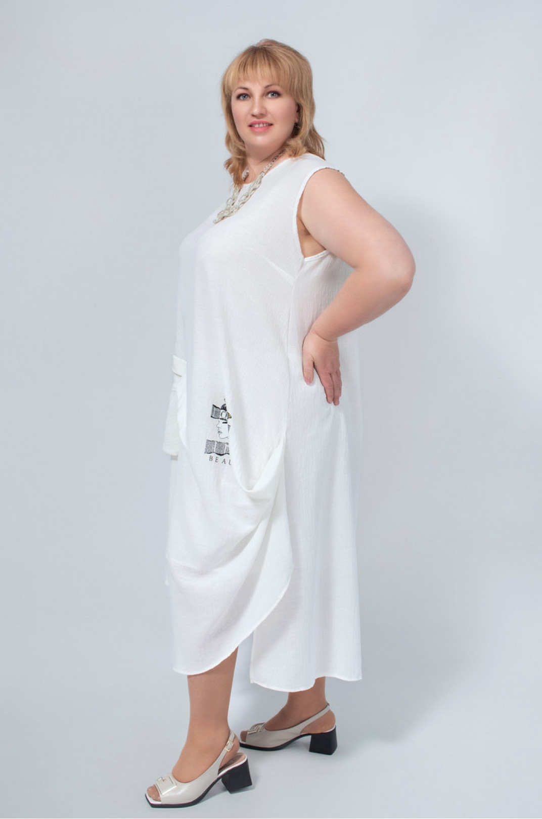 Легкий літній сарафан-сукня з прикрасою батал