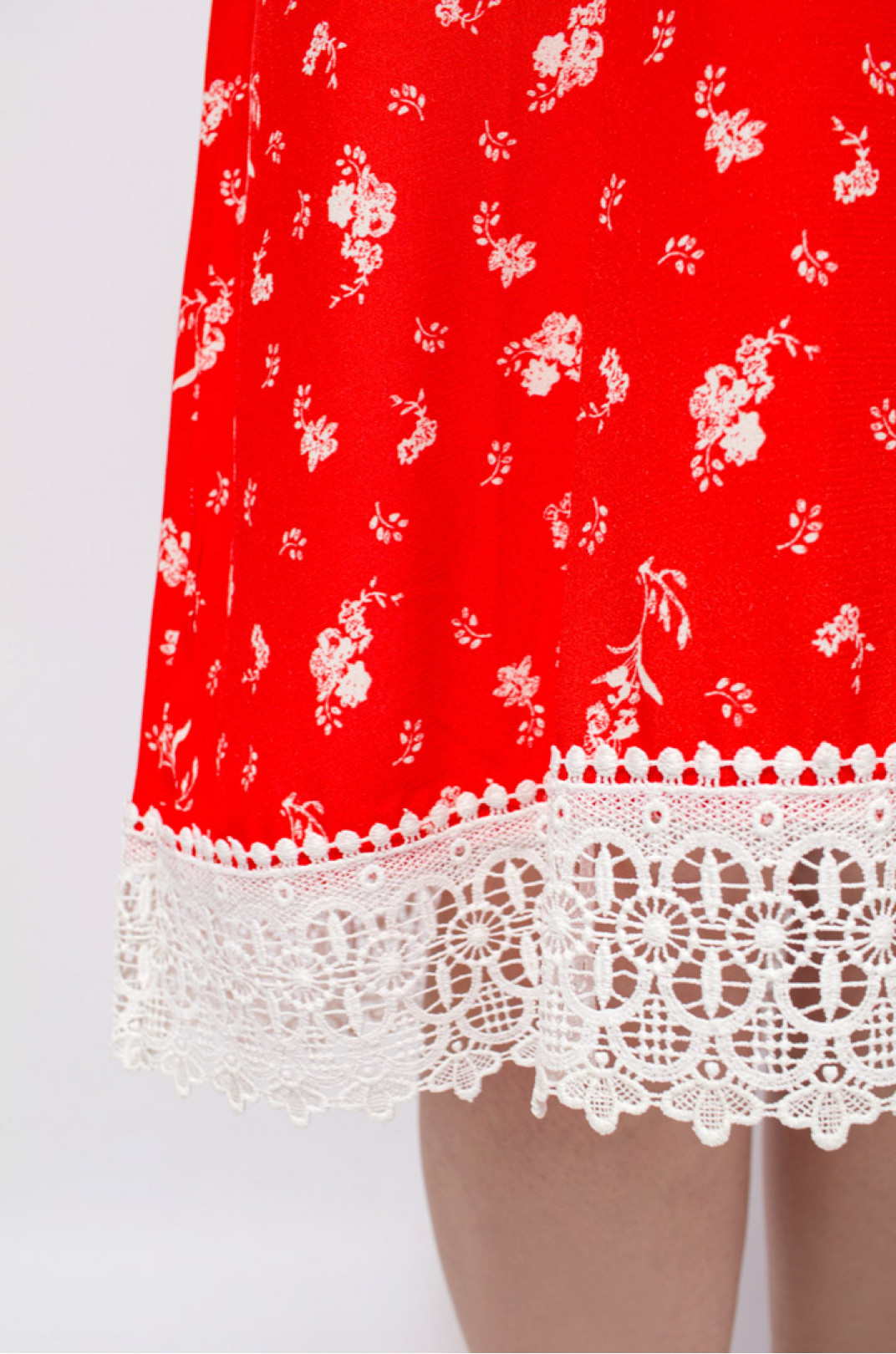 Сарафан-сукня з мереживом і зав'язками-пензликами батал