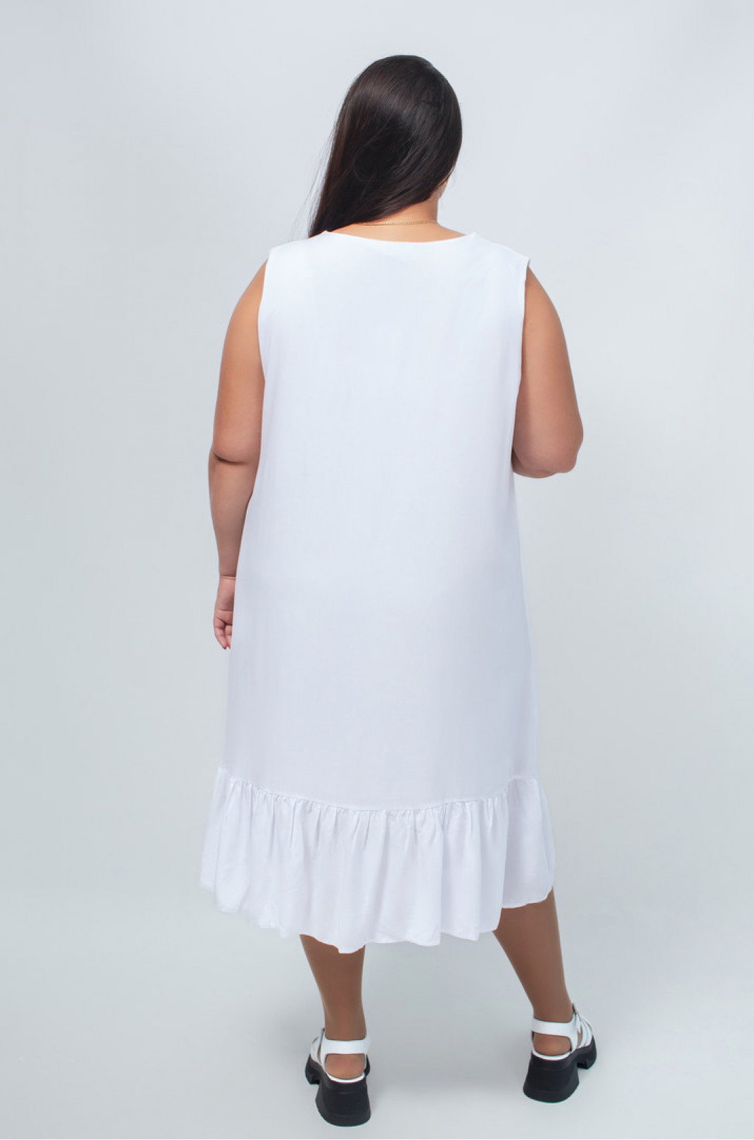Белый сарафан-платье с вышивкой батал