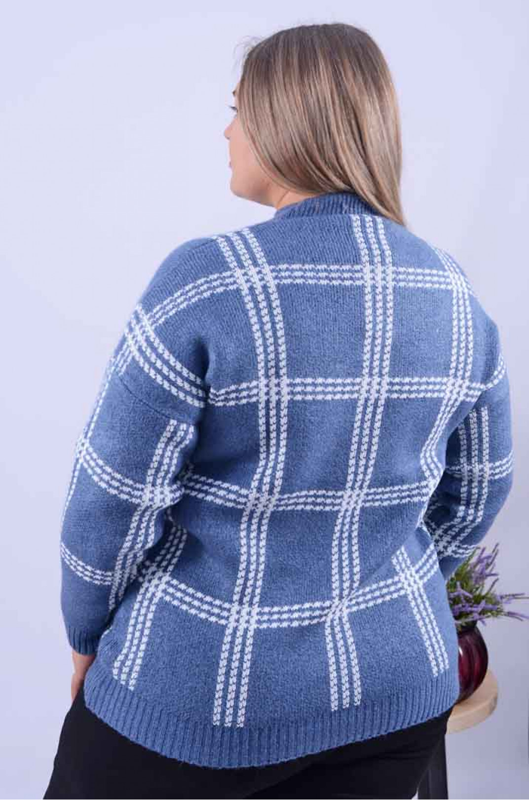 Теплый удлиненный свитер батал