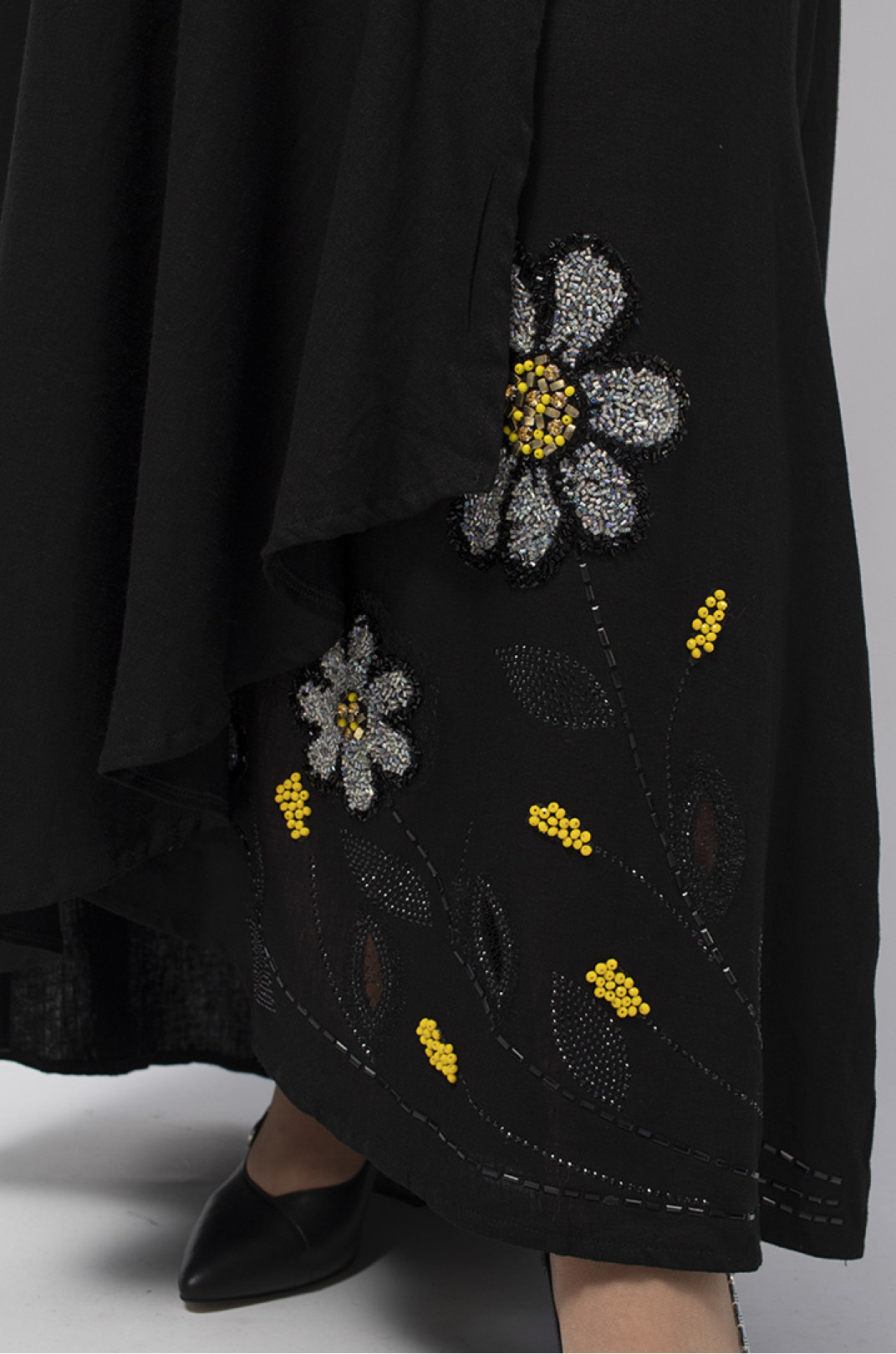 Льняная юбка макси с вышивкой бисером батал