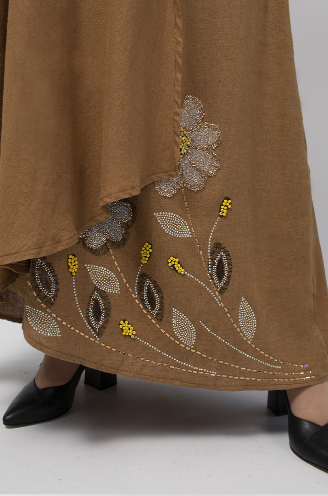 Льняная юбка макси с вышивкой бисером батал
