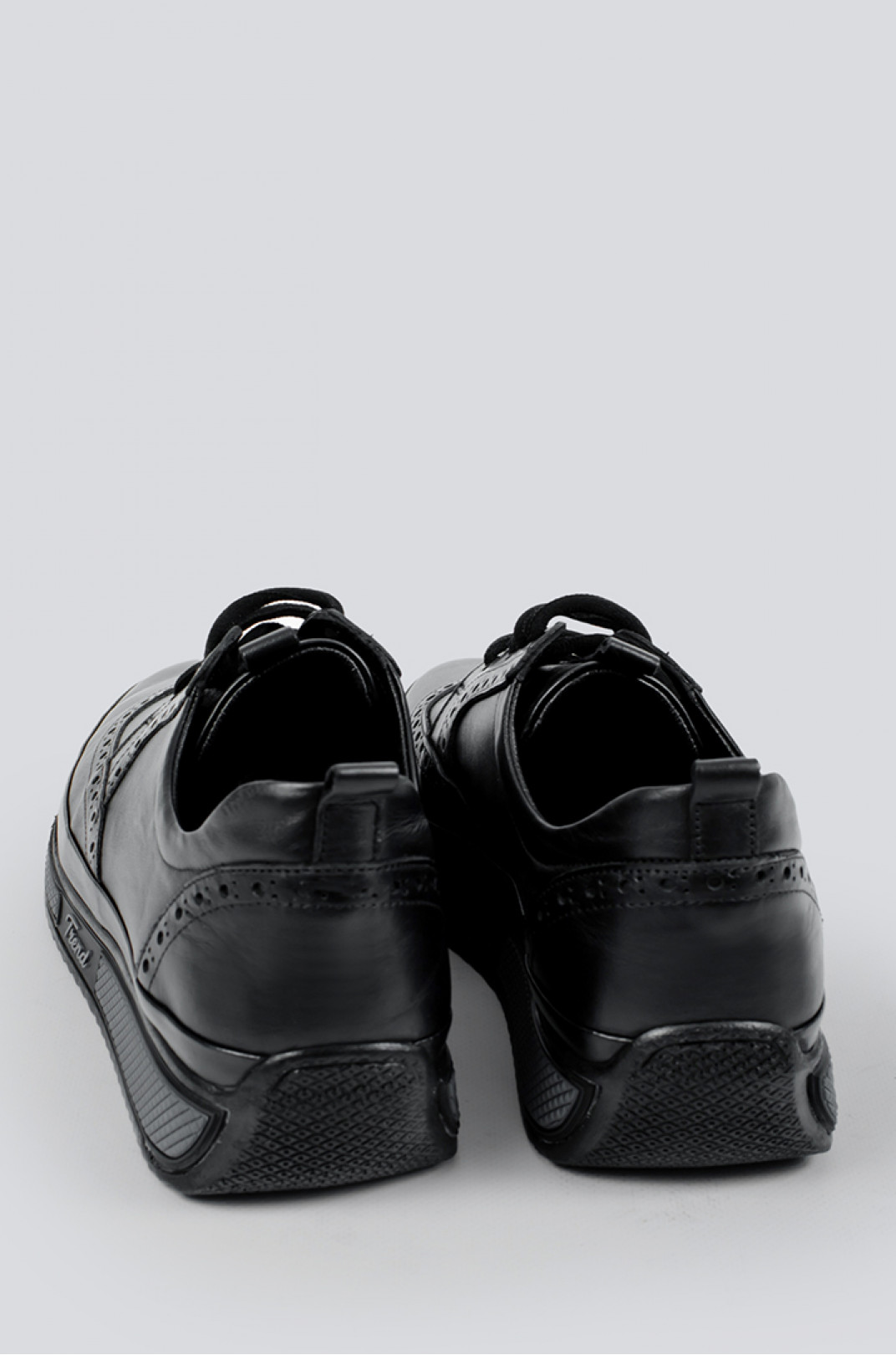 Кросівки чорні з декором великих розмірів