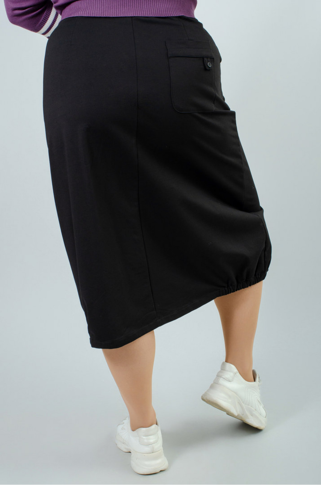 Черная трикотажная юбка с карманами батал
