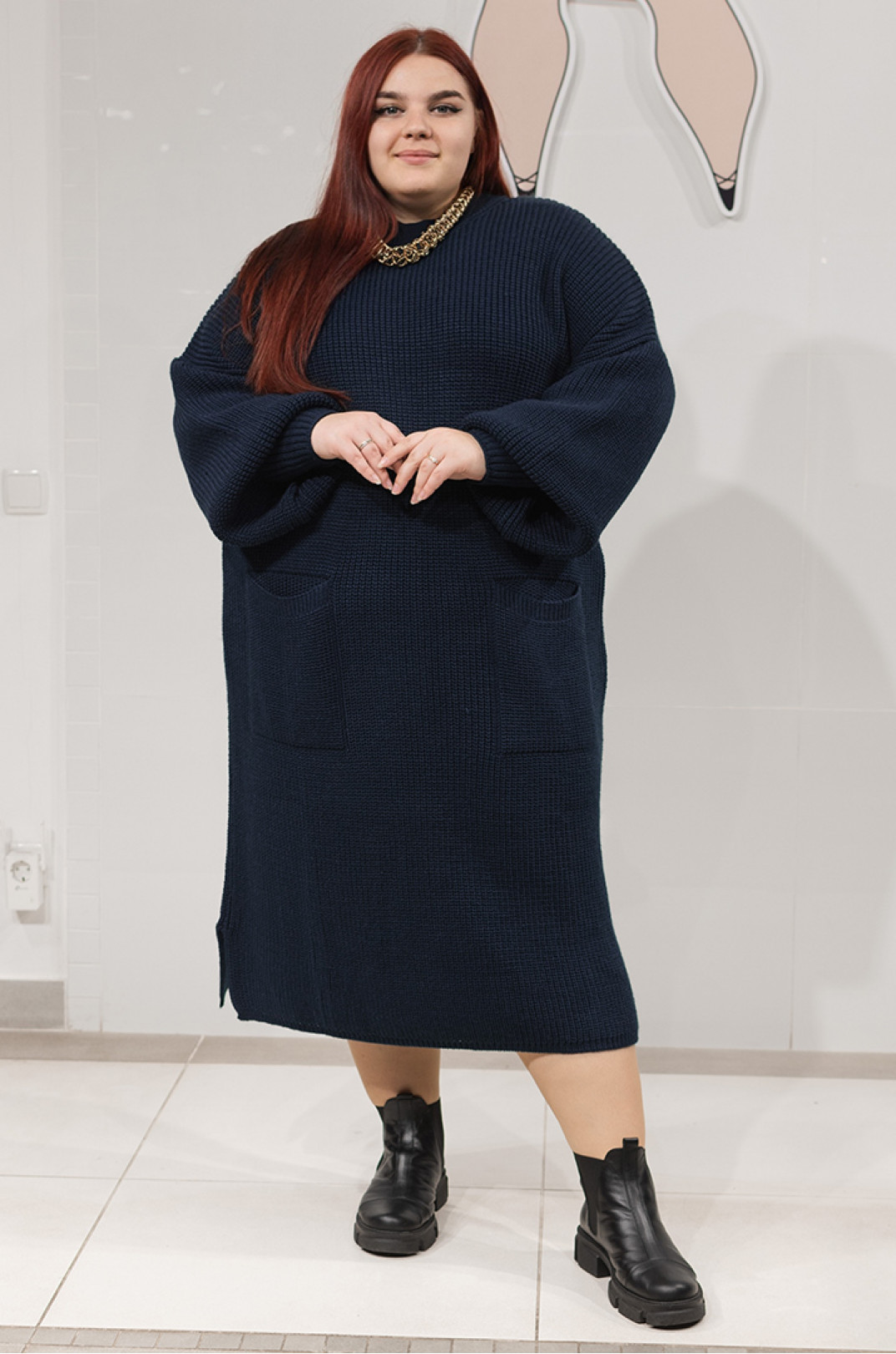Теплое вязаное платье с карманами батал