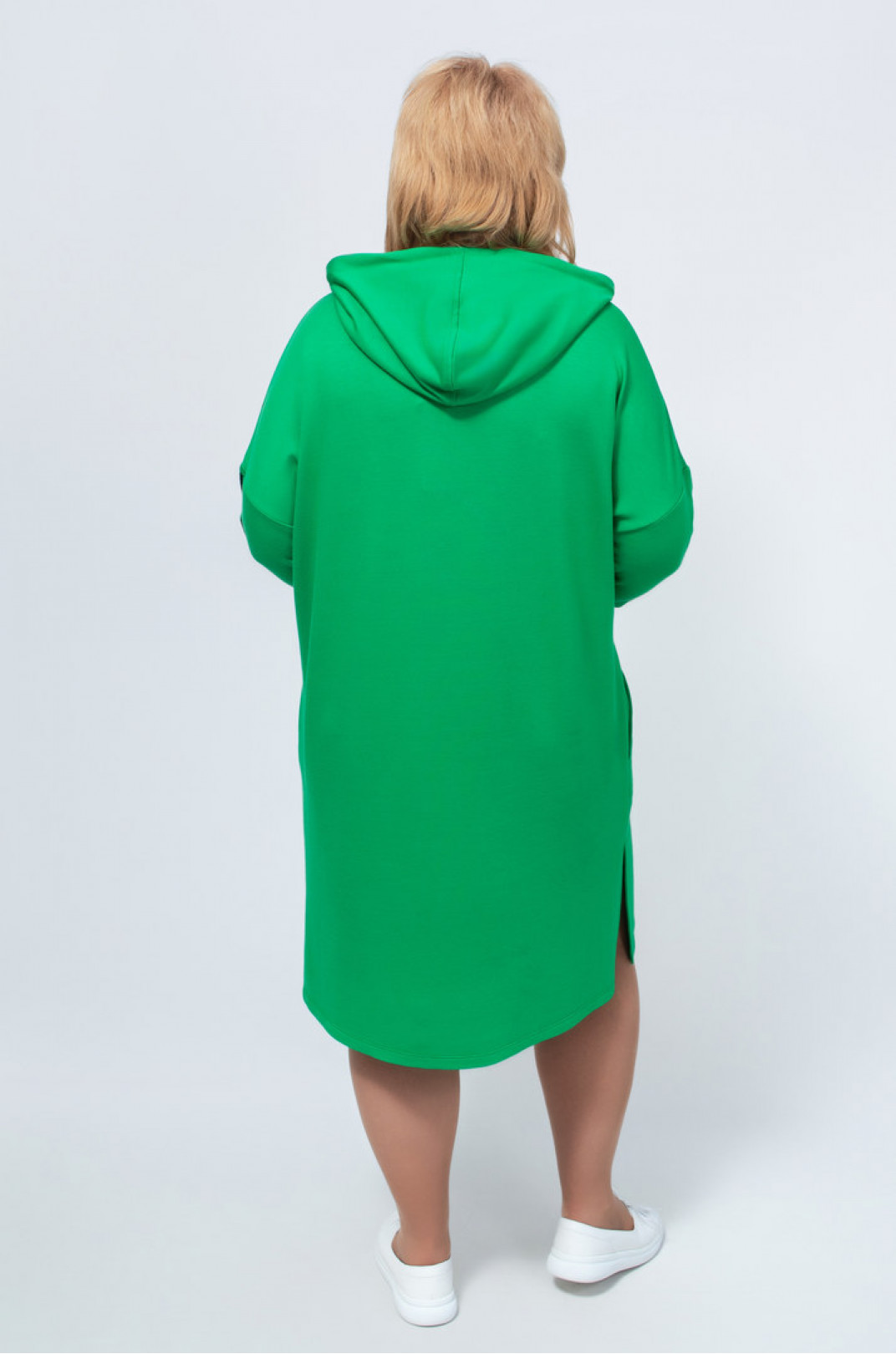 Трикотажна сукня з каптуром в абстрактний принт батал
