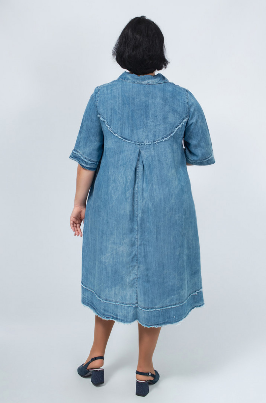 Джинсова сукня-сорочка міді батал