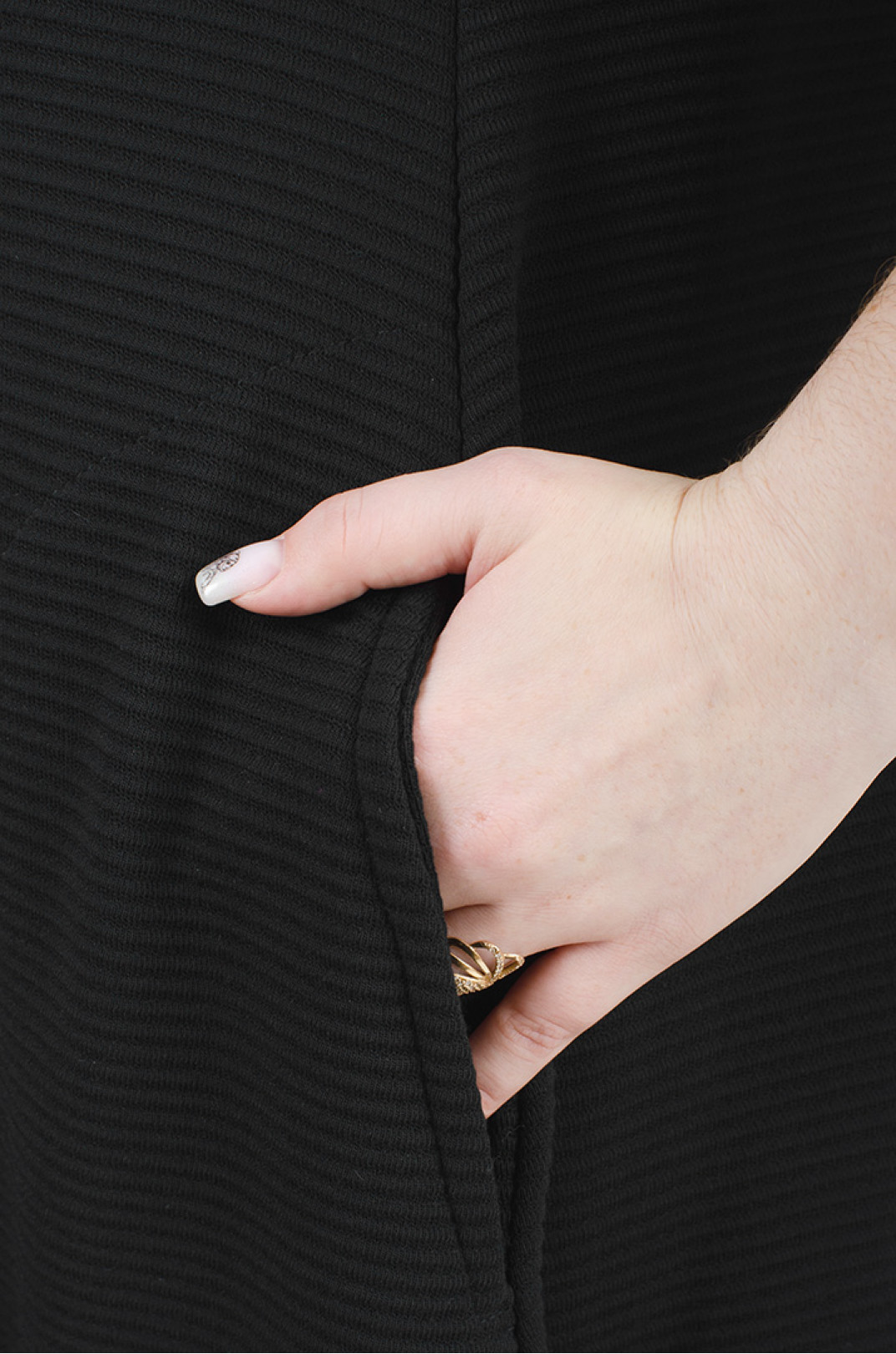 Чорна сукня міді з перлинами батал
