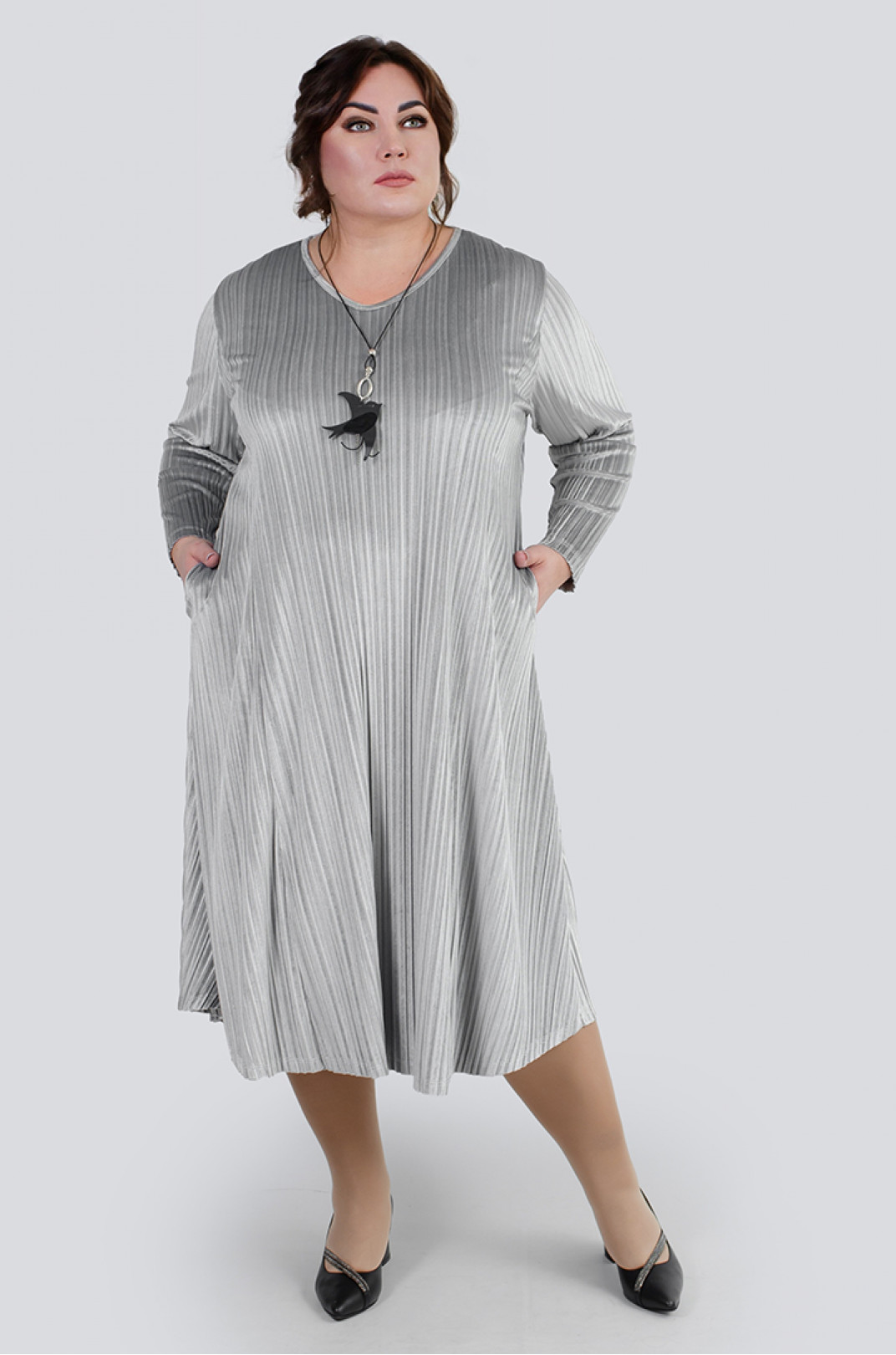 Вишукана велюрова сукня міді з прикрасою батал