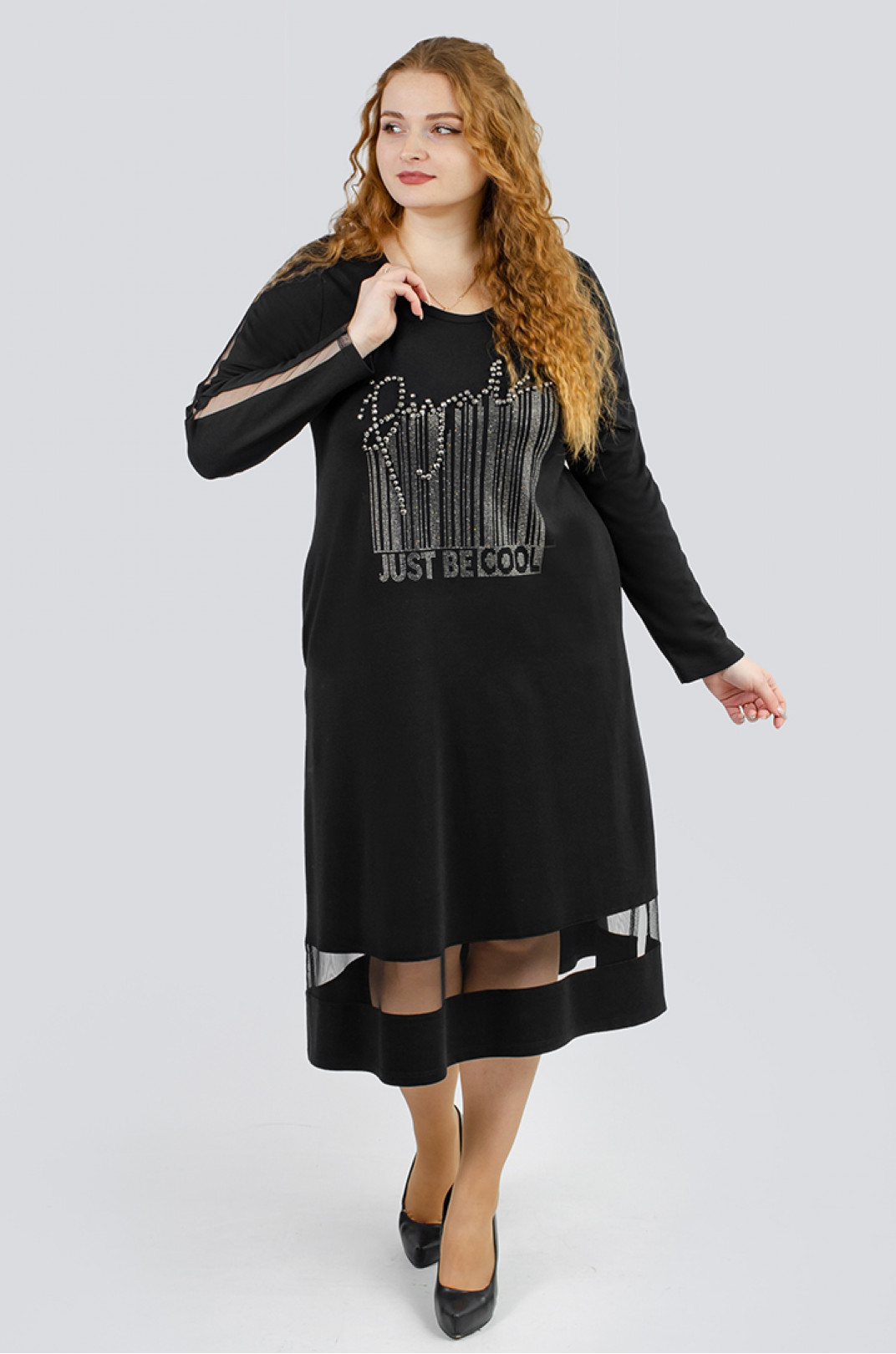 Елегантна чорна сукня з вставками із сітки та стразами великих розмірів