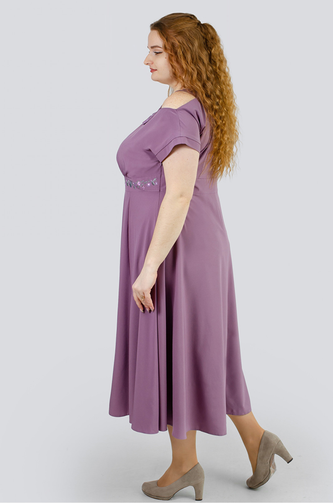 Неймовірна сукня з вишивкою великих розмірів