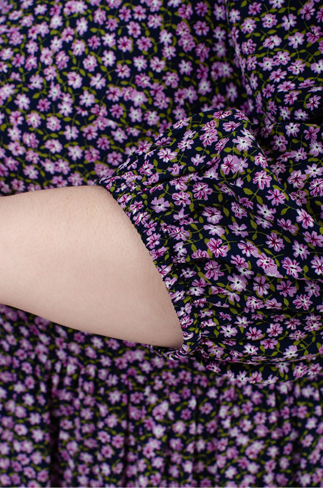 Сукня міні з воланами в принт мільфльор розміри 50-64 в кольорах