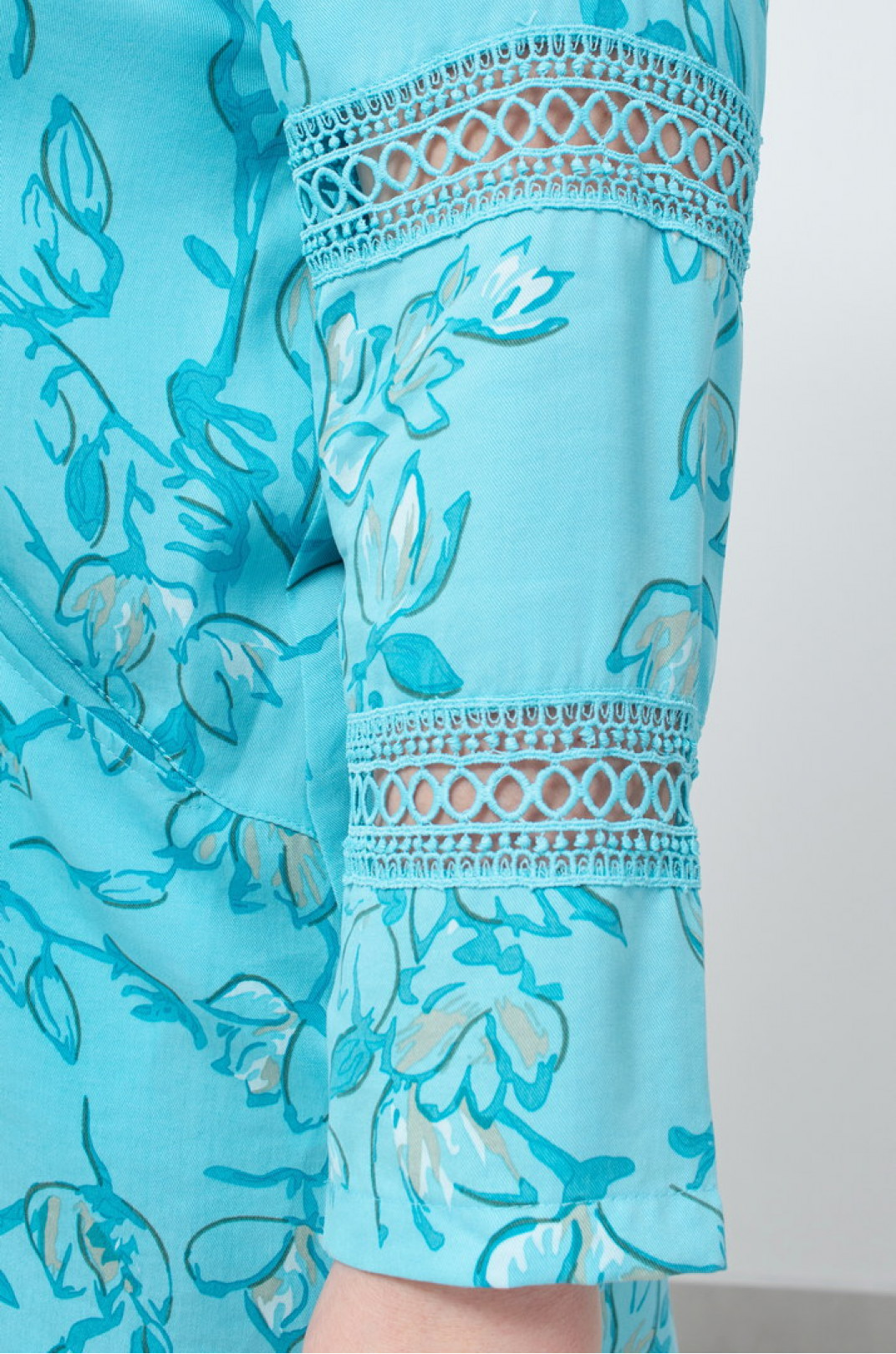 Туніка сорочка з рукавами декорованими мереживом супер батал