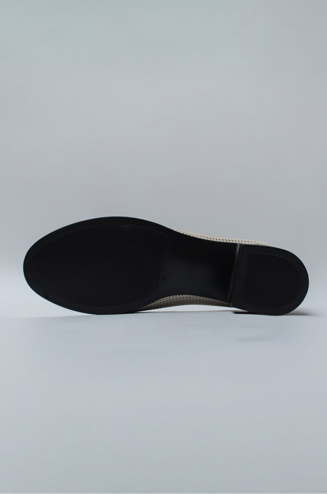 Комфортные легкие кремовые туфли на каблуках больших размеров