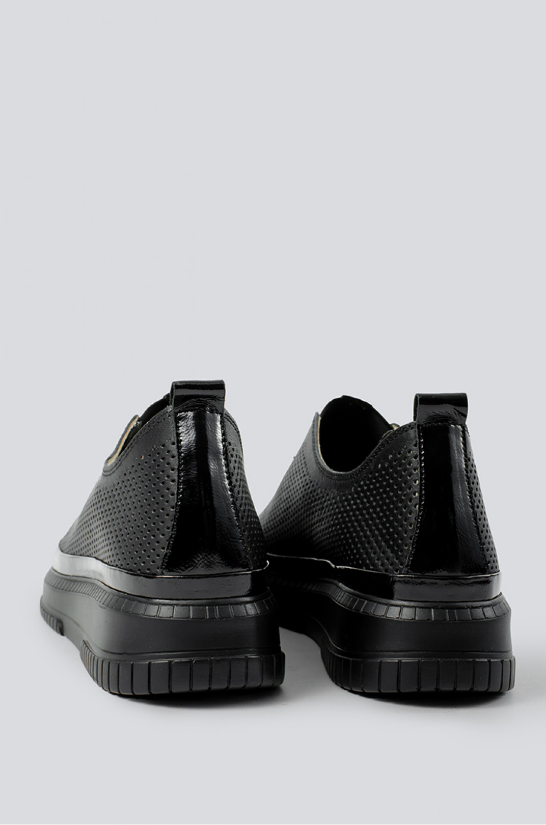 Туфли черные с перфорацией больших размеров