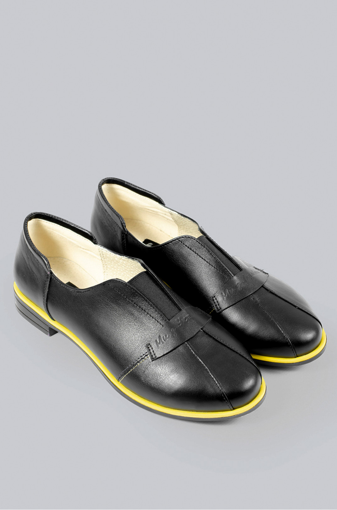 Туфли черные с желтой каймой больших размеров