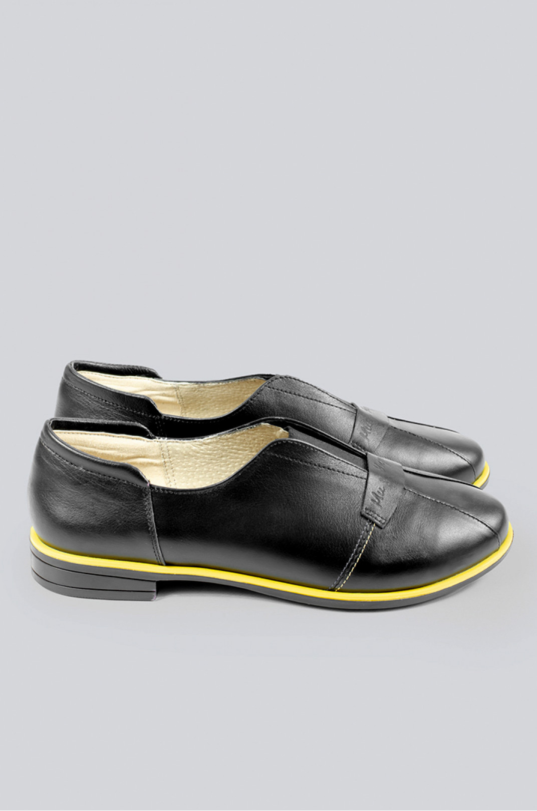 Туфли черные с желтой каймой больших размеров