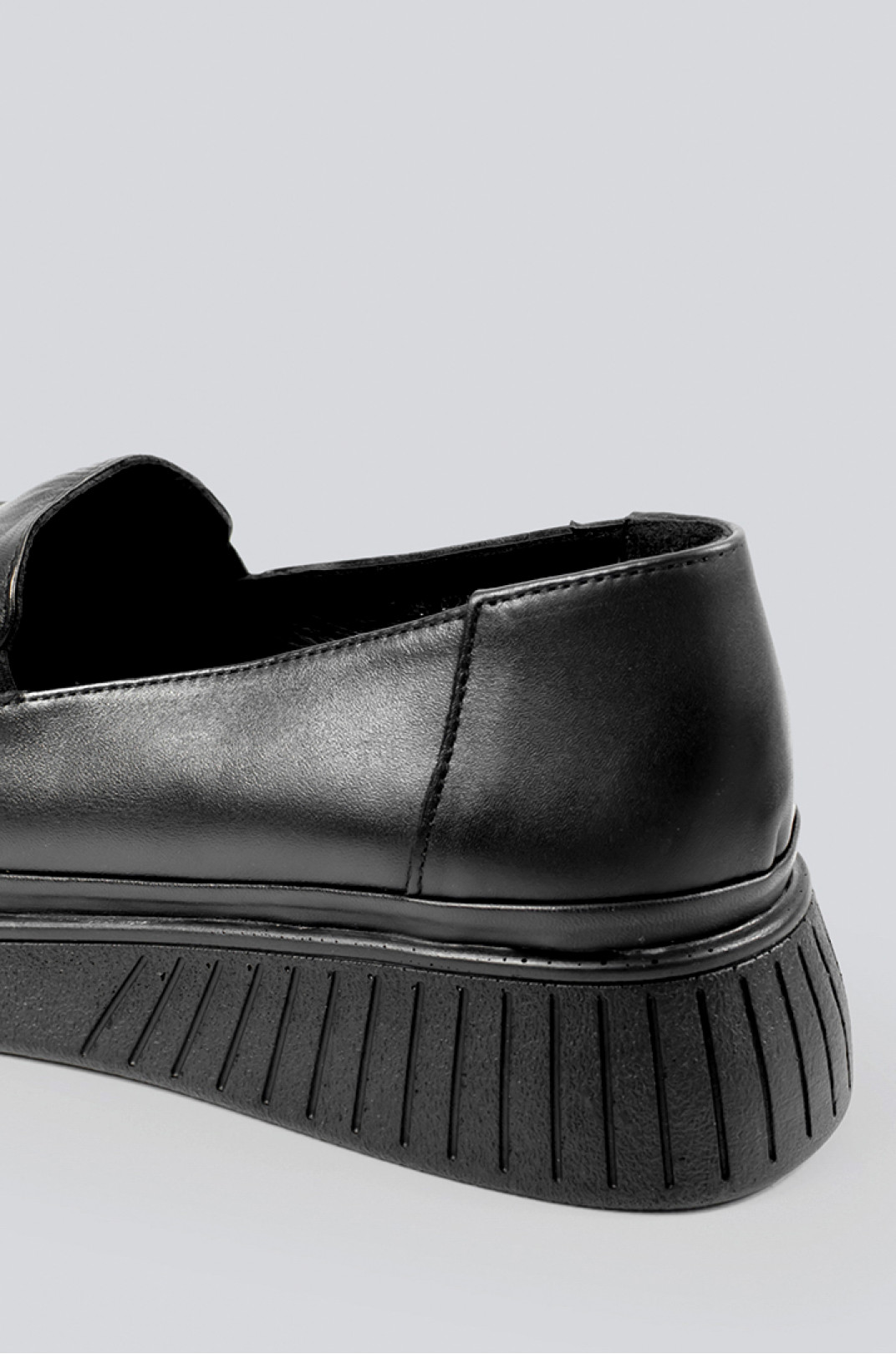 Туфли черные с украшением больших размеров