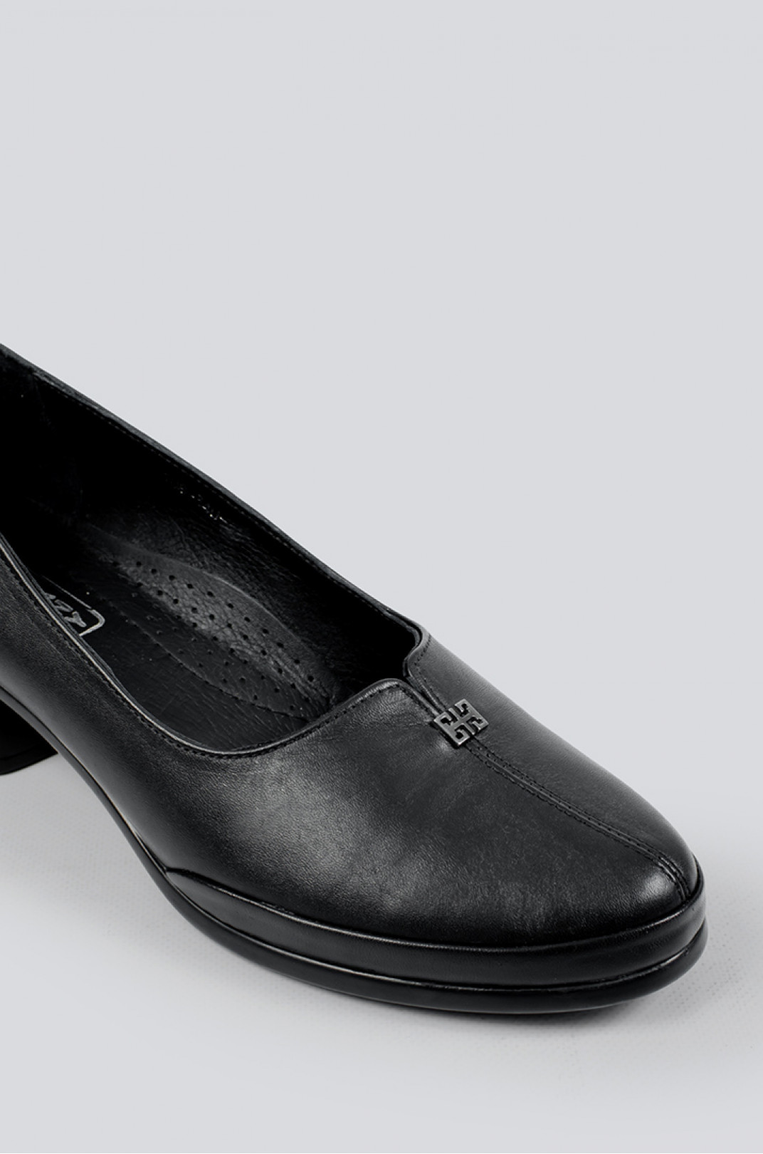 Туфли черные на каблуке больших размеров