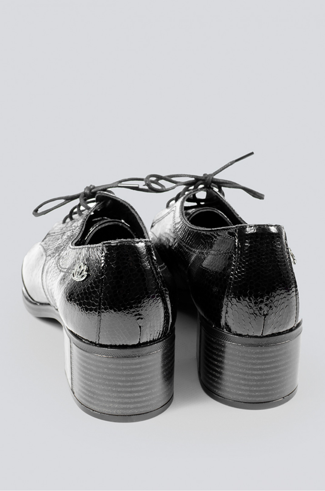Туфлі на підборах зі шнурками великих розмірів