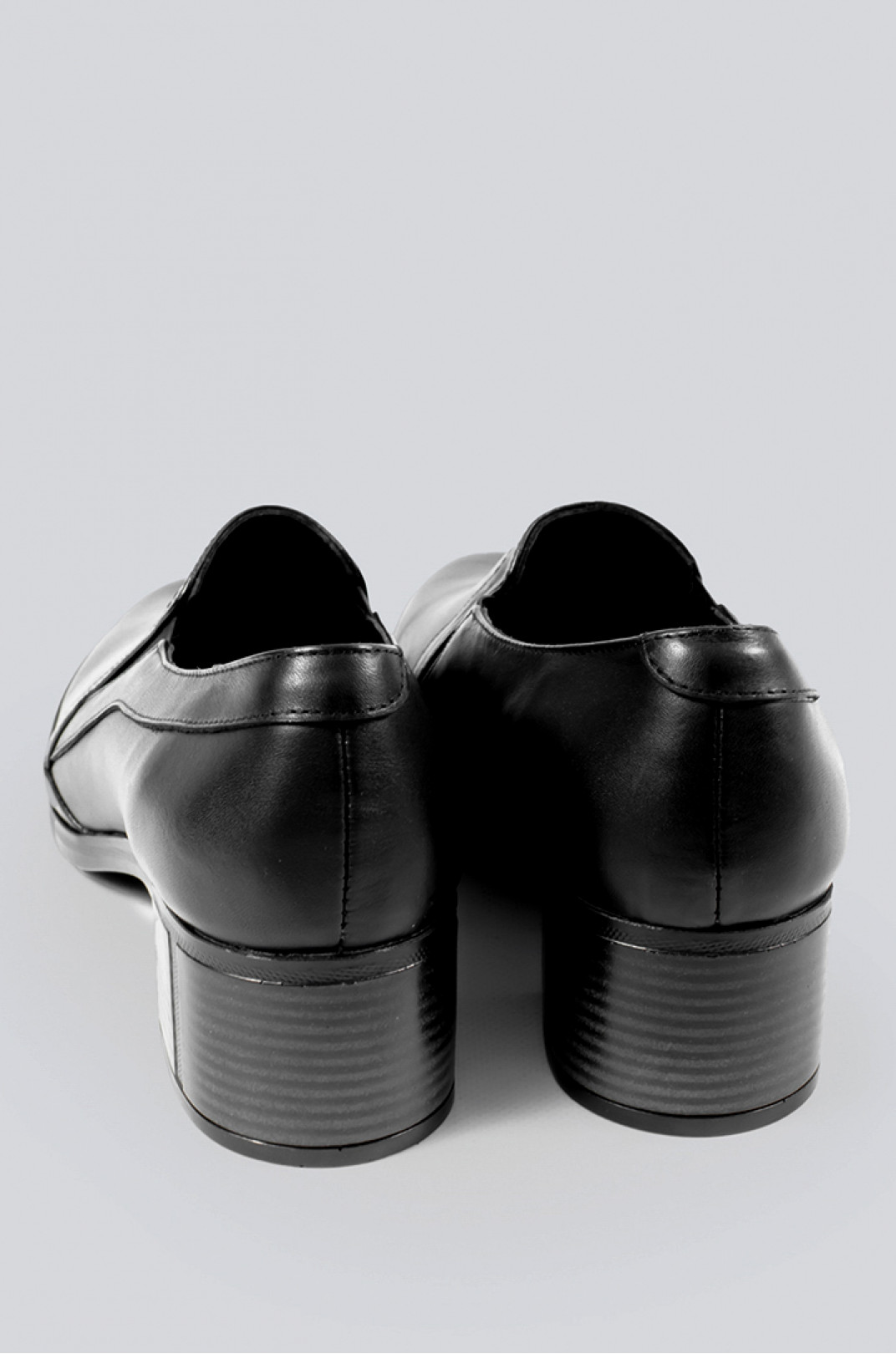 Туфлі однотонні з резинками на підборах великих розмірів