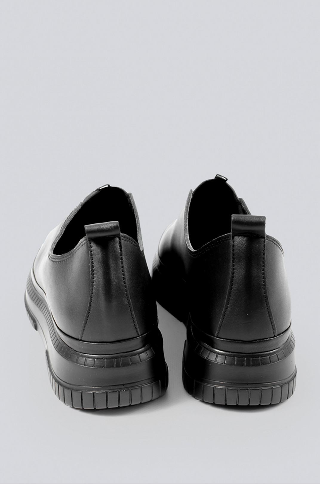 Туфлі чорні із резинкою з написом великих розмірів